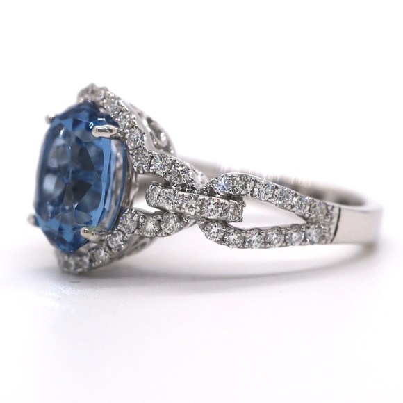 5 Carat Blue Aqua and Diamonds Ring - Picture 7 of 16